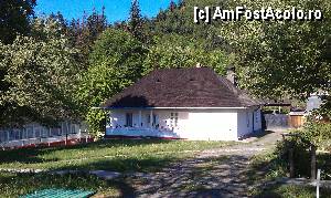 [P17] Chilie văruită în alb şi înveliş de şindrilă de la mănăstirea Agapia Veche, jud. Neamţ.  » foto by traian.leuca †
 - 
<span class="allrVoted glyphicon glyphicon-heart hidden" id="av422404"></span>
<a class="m-l-10 hidden" id="sv422404" onclick="voting_Foto_DelVot(,422404,4213)" role="button">șterge vot <span class="glyphicon glyphicon-remove"></span></a>
<a id="v9422404" class=" c-red"  onclick="voting_Foto_SetVot(422404)" role="button"><span class="glyphicon glyphicon-heart-empty"></span> <b>LIKE</b> = Votează poza</a> <img class="hidden"  id="f422404W9" src="/imagini/loader.gif" border="0" /><span class="AjErrMes hidden" id="e422404ErM"></span>