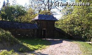 [P19] Poarta din capătul aleii de intrare de la mănăstirea Agapia Veche, jud. Neamţ.  » foto by traian.leuca †
 - 
<span class="allrVoted glyphicon glyphicon-heart hidden" id="av422406"></span>
<a class="m-l-10 hidden" id="sv422406" onclick="voting_Foto_DelVot(,422406,4213)" role="button">șterge vot <span class="glyphicon glyphicon-remove"></span></a>
<a id="v9422406" class=" c-red"  onclick="voting_Foto_SetVot(422406)" role="button"><span class="glyphicon glyphicon-heart-empty"></span> <b>LIKE</b> = Votează poza</a> <img class="hidden"  id="f422406W9" src="/imagini/loader.gif" border="0" /><span class="AjErrMes hidden" id="e422406ErM"></span>