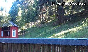 [P21] Gardul de lemn şi troiţa de lângă aleea de intrare în mănăstirea Agapia Veche, jud. Neamţ.  » foto by traian.leuca †
 - 
<span class="allrVoted glyphicon glyphicon-heart hidden" id="av422408"></span>
<a class="m-l-10 hidden" id="sv422408" onclick="voting_Foto_DelVot(,422408,4213)" role="button">șterge vot <span class="glyphicon glyphicon-remove"></span></a>
<a id="v9422408" class=" c-red"  onclick="voting_Foto_SetVot(422408)" role="button"><span class="glyphicon glyphicon-heart-empty"></span> <b>LIKE</b> = Votează poza</a> <img class="hidden"  id="f422408W9" src="/imagini/loader.gif" border="0" /><span class="AjErrMes hidden" id="e422408ErM"></span>