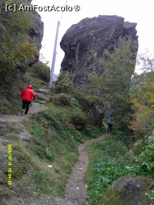 [P25] 25. Urcușul spre „Cetățuie” începe printre stânci spectaculoase. » foto by msnd
 - 
<span class="allrVoted glyphicon glyphicon-heart hidden" id="av1504623"></span>
<a class="m-l-10 hidden" id="sv1504623" onclick="voting_Foto_DelVot(,1504623,4219)" role="button">șterge vot <span class="glyphicon glyphicon-remove"></span></a>
<a id="v91504623" class=" c-red"  onclick="voting_Foto_SetVot(1504623)" role="button"><span class="glyphicon glyphicon-heart-empty"></span> <b>LIKE</b> = Votează poza</a> <img class="hidden"  id="f1504623W9" src="/imagini/loader.gif" border="0" /><span class="AjErrMes hidden" id="e1504623ErM"></span>