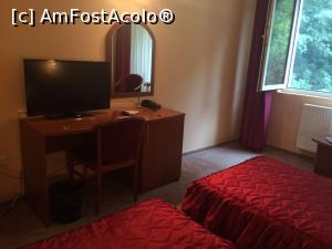 [P04] Hotel Orizont Cozia. O parte din camera dubla cu paturi separate.  » foto by Floria
 - 
<span class="allrVoted glyphicon glyphicon-heart hidden" id="av1034929"></span>
<a class="m-l-10 hidden" id="sv1034929" onclick="voting_Foto_DelVot(,1034929,4242)" role="button">șterge vot <span class="glyphicon glyphicon-remove"></span></a>
<a id="v91034929" class=" c-red"  onclick="voting_Foto_SetVot(1034929)" role="button"><span class="glyphicon glyphicon-heart-empty"></span> <b>LIKE</b> = Votează poza</a> <img class="hidden"  id="f1034929W9" src="/imagini/loader.gif" border="0" /><span class="AjErrMes hidden" id="e1034929ErM"></span>