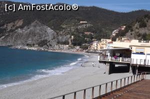 [P07] Plaja Monterosso » foto by micos
 - 
<span class="allrVoted glyphicon glyphicon-heart hidden" id="av1376230"></span>
<a class="m-l-10 hidden" id="sv1376230" onclick="voting_Foto_DelVot(,1376230,4285)" role="button">șterge vot <span class="glyphicon glyphicon-remove"></span></a>
<a id="v91376230" class=" c-red"  onclick="voting_Foto_SetVot(1376230)" role="button"><span class="glyphicon glyphicon-heart-empty"></span> <b>LIKE</b> = Votează poza</a> <img class="hidden"  id="f1376230W9" src="/imagini/loader.gif" border="0" /><span class="AjErrMes hidden" id="e1376230ErM"></span>