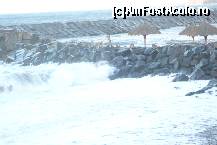 [P07] Furtuna din Atlantic a distrus plaja , creata cu greu cu nisip adus din MAROC. » foto by ARA
 - 
<span class="allrVoted glyphicon glyphicon-heart hidden" id="av53073"></span>
<a class="m-l-10 hidden" id="sv53073" onclick="voting_Foto_DelVot(,53073,4289)" role="button">șterge vot <span class="glyphicon glyphicon-remove"></span></a>
<a id="v953073" class=" c-red"  onclick="voting_Foto_SetVot(53073)" role="button"><span class="glyphicon glyphicon-heart-empty"></span> <b>LIKE</b> = Votează poza</a> <img class="hidden"  id="f53073W9" src="/imagini/loader.gif" border="0" /><span class="AjErrMes hidden" id="e53073ErM"></span>