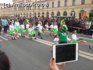 [P47] Munchen - Parada de Sf Patrick, si eu cu tableta in mana filmand, pozele le facea sotul » foto by mishu
 - 
<span class="allrVoted glyphicon glyphicon-heart hidden" id="av950333"></span>
<a class="m-l-10 hidden" id="sv950333" onclick="voting_Foto_DelVot(,950333,4310)" role="button">șterge vot <span class="glyphicon glyphicon-remove"></span></a>
<a id="v9950333" class=" c-red"  onclick="voting_Foto_SetVot(950333)" role="button"><span class="glyphicon glyphicon-heart-empty"></span> <b>LIKE</b> = Votează poza</a> <img class="hidden"  id="f950333W9" src="/imagini/loader.gif" border="0" /><span class="AjErrMes hidden" id="e950333ErM"></span>