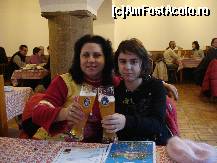 [P22] Eu cu 'canistra' de bere in mana si fii-mea cu a lui tat-su la o poza la beraria Hofbrauhaus din Munchen » foto by ileanaxperta*
 - 
<span class="allrVoted glyphicon glyphicon-heart hidden" id="av58360"></span>
<a class="m-l-10 hidden" id="sv58360" onclick="voting_Foto_DelVot(,58360,4310)" role="button">șterge vot <span class="glyphicon glyphicon-remove"></span></a>
<a id="v958360" class=" c-red"  onclick="voting_Foto_SetVot(58360)" role="button"><span class="glyphicon glyphicon-heart-empty"></span> <b>LIKE</b> = Votează poza</a> <img class="hidden"  id="f58360W9" src="/imagini/loader.gif" border="0" /><span class="AjErrMes hidden" id="e58360ErM"></span>