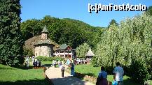 [P07] Iata si biserica din incinta manastirii, cadrul natural e mirific » foto by kelyboy
 - 
<span class="allrVoted glyphicon glyphicon-heart hidden" id="av289104"></span>
<a class="m-l-10 hidden" id="sv289104" onclick="voting_Foto_DelVot(,289104,4346)" role="button">șterge vot <span class="glyphicon glyphicon-remove"></span></a>
<a id="v9289104" class=" c-red"  onclick="voting_Foto_SetVot(289104)" role="button"><span class="glyphicon glyphicon-heart-empty"></span> <b>LIKE</b> = Votează poza</a> <img class="hidden"  id="f289104W9" src="/imagini/loader.gif" border="0" /><span class="AjErrMes hidden" id="e289104ErM"></span>