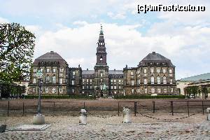 [P16] Palatul Christiansborg-sediul Parlamentului danez » foto by DOINITA
 - 
<span class="allrVoted glyphicon glyphicon-heart hidden" id="av631533"></span>
<a class="m-l-10 hidden" id="sv631533" onclick="voting_Foto_DelVot(,631533,4424)" role="button">șterge vot <span class="glyphicon glyphicon-remove"></span></a>
<a id="v9631533" class=" c-red"  onclick="voting_Foto_SetVot(631533)" role="button"><span class="glyphicon glyphicon-heart-empty"></span> <b>LIKE</b> = Votează poza</a> <img class="hidden"  id="f631533W9" src="/imagini/loader.gif" border="0" /><span class="AjErrMes hidden" id="e631533ErM"></span>