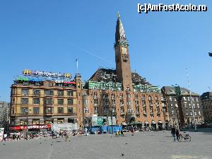 [P08] Palace Hotel, situat pe o latura a Pietii Primariei; in dreapta se vede coloana cu cei 2 trompeti » foto by ileanaxperta*
 - 
<span class="allrVoted glyphicon glyphicon-heart hidden" id="av602721"></span>
<a class="m-l-10 hidden" id="sv602721" onclick="voting_Foto_DelVot(,602721,4424)" role="button">șterge vot <span class="glyphicon glyphicon-remove"></span></a>
<a id="v9602721" class=" c-red"  onclick="voting_Foto_SetVot(602721)" role="button"><span class="glyphicon glyphicon-heart-empty"></span> <b>LIKE</b> = Votează poza</a> <img class="hidden"  id="f602721W9" src="/imagini/loader.gif" border="0" /><span class="AjErrMes hidden" id="e602721ErM"></span>