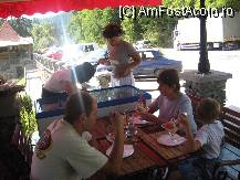 [P12] Gasesti pe terasa si inghetata pe bat sau poti comnda o inghetata 'Melba', e un deliciu! » foto by dorgo
 - 
<span class="allrVoted glyphicon glyphicon-heart hidden" id="av107247"></span>
<a class="m-l-10 hidden" id="sv107247" onclick="voting_Foto_DelVot(,107247,4456)" role="button">șterge vot <span class="glyphicon glyphicon-remove"></span></a>
<a id="v9107247" class=" c-red"  onclick="voting_Foto_SetVot(107247)" role="button"><span class="glyphicon glyphicon-heart-empty"></span> <b>LIKE</b> = Votează poza</a> <img class="hidden"  id="f107247W9" src="/imagini/loader.gif" border="0" /><span class="AjErrMes hidden" id="e107247ErM"></span>