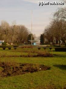 [P11] Gradina Publica din Galati - fotografie din 2010 cu scuarul dintre aleile principale ce traverseaza parcul » foto by valimi
 - 
<span class="allrVoted glyphicon glyphicon-heart hidden" id="av171773"></span>
<a class="m-l-10 hidden" id="sv171773" onclick="voting_Foto_DelVot(,171773,4457)" role="button">șterge vot <span class="glyphicon glyphicon-remove"></span></a>
<a id="v9171773" class=" c-red"  onclick="voting_Foto_SetVot(171773)" role="button"><span class="glyphicon glyphicon-heart-empty"></span> <b>LIKE</b> = Votează poza</a> <img class="hidden"  id="f171773W9" src="/imagini/loader.gif" border="0" /><span class="AjErrMes hidden" id="e171773ErM"></span>