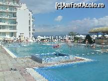 [P02] apa din piscina mica, patrata, cea cu tasnitoarea, dedicata copiilor foarte mici, era vesnic verde, baloasa si murdara » foto by laurentiu2004
 - 
<span class="allrVoted glyphicon glyphicon-heart hidden" id="av349978"></span>
<a class="m-l-10 hidden" id="sv349978" onclick="voting_Foto_DelVot(,349978,4490)" role="button">șterge vot <span class="glyphicon glyphicon-remove"></span></a>
<a id="v9349978" class=" c-red"  onclick="voting_Foto_SetVot(349978)" role="button"><span class="glyphicon glyphicon-heart-empty"></span> <b>LIKE</b> = Votează poza</a> <img class="hidden"  id="f349978W9" src="/imagini/loader.gif" border="0" /><span class="AjErrMes hidden" id="e349978ErM"></span>