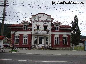 [P12] Casa Româno-Franceză (inaugurată la 1 septembrie 1996, pentru a marca înfrățirea dintre localitatea Bușteni și Moissy-Cramayel, un mic orășel francez).  » foto by Floryn81
 - 
<span class="allrVoted glyphicon glyphicon-heart hidden" id="av639830"></span>
<a class="m-l-10 hidden" id="sv639830" onclick="voting_Foto_DelVot(,639830,4537)" role="button">șterge vot <span class="glyphicon glyphicon-remove"></span></a>
<a id="v9639830" class=" c-red"  onclick="voting_Foto_SetVot(639830)" role="button"><span class="glyphicon glyphicon-heart-empty"></span> <b>LIKE</b> = Votează poza</a> <img class="hidden"  id="f639830W9" src="/imagini/loader.gif" border="0" /><span class="AjErrMes hidden" id="e639830ErM"></span>