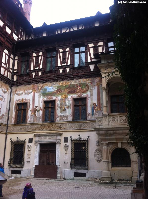 [P19] Peleș. Curtea interioară » foto by Yersinia Pestis
 - 
<span class="allrVoted glyphicon glyphicon-heart hidden" id="av603315"></span>
<a class="m-l-10 hidden" id="sv603315" onclick="voting_Foto_DelVot(,603315,4537)" role="button">șterge vot <span class="glyphicon glyphicon-remove"></span></a>
<a id="v9603315" class=" c-red"  onclick="voting_Foto_SetVot(603315)" role="button"><span class="glyphicon glyphicon-heart-empty"></span> <b>LIKE</b> = Votează poza</a> <img class="hidden"  id="f603315W9" src="/imagini/loader.gif" border="0" /><span class="AjErrMes hidden" id="e603315ErM"></span>