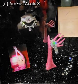 [P26] Bijuteriile purtate de <strong>Marilyn Monroe atunci cand interpreteaza melodia </strong>Diamonds are a girl's best friend » foto by geani anto
 - 
<span class="allrVoted glyphicon glyphicon-heart hidden" id="av1420482"></span>
<a class="m-l-10 hidden" id="sv1420482" onclick="voting_Foto_DelVot(,1420482,4541)" role="button">șterge vot <span class="glyphicon glyphicon-remove"></span></a>
<a id="v91420482" class=" c-red"  onclick="voting_Foto_SetVot(1420482)" role="button"><span class="glyphicon glyphicon-heart-empty"></span> <b>LIKE</b> = Votează poza</a> <img class="hidden"  id="f1420482W9" src="/imagini/loader.gif" border="0" /><span class="AjErrMes hidden" id="e1420482ErM"></span>