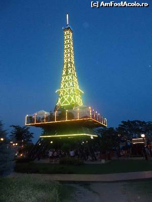 [P12] Turnul Eiffel - atracția luminoasă a centrului stațiunii » foto by amalia80
 - 
<span class="allrVoted glyphicon glyphicon-heart hidden" id="av655980"></span>
<a class="m-l-10 hidden" id="sv655980" onclick="voting_Foto_DelVot(,655980,4546)" role="button">șterge vot <span class="glyphicon glyphicon-remove"></span></a>
<a id="v9655980" class=" c-red"  onclick="voting_Foto_SetVot(655980)" role="button"><span class="glyphicon glyphicon-heart-empty"></span> <b>LIKE</b> = Votează poza</a> <img class="hidden"  id="f655980W9" src="/imagini/loader.gif" border="0" /><span class="AjErrMes hidden" id="e655980ErM"></span>