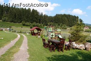 [P16] Vedere din gradina mirifica din spatele pensiunii (6)  » foto by a_vlad2009
 - 
<span class="allrVoted glyphicon glyphicon-heart hidden" id="av890791"></span>
<a class="m-l-10 hidden" id="sv890791" onclick="voting_Foto_DelVot(,890791,4548)" role="button">șterge vot <span class="glyphicon glyphicon-remove"></span></a>
<a id="v9890791" class=" c-red"  onclick="voting_Foto_SetVot(890791)" role="button"><span class="glyphicon glyphicon-heart-empty"></span> <b>LIKE</b> = Votează poza</a> <img class="hidden"  id="f890791W9" src="/imagini/loader.gif" border="0" /><span class="AjErrMes hidden" id="e890791ErM"></span>