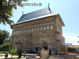 [P41] Piatra Neamț - Biserica Sf. Ioan Botezătorul, intrarea.  » foto by iulianic
 - 
<span class="allrVoted glyphicon glyphicon-heart hidden" id="av752310"></span>
<a class="m-l-10 hidden" id="sv752310" onclick="voting_Foto_DelVot(,752310,4549)" role="button">șterge vot <span class="glyphicon glyphicon-remove"></span></a>
<a id="v9752310" class=" c-red"  onclick="voting_Foto_SetVot(752310)" role="button"><span class="glyphicon glyphicon-heart-empty"></span> <b>LIKE</b> = Votează poza</a> <img class="hidden"  id="f752310W9" src="/imagini/loader.gif" border="0" /><span class="AjErrMes hidden" id="e752310ErM"></span>