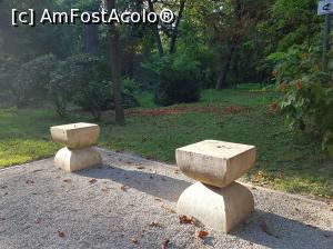 [P13] Aleea Scaunelor - scaunele de piatră arată ca niște clepsidre, sugerând scurgerea ireversibilă a timpului.  » foto by Floryn81
 - 
<span class="allrVoted glyphicon glyphicon-heart hidden" id="av1134731"></span>
<a class="m-l-10 hidden" id="sv1134731" onclick="voting_Foto_DelVot(,1134731,4551)" role="button">șterge vot <span class="glyphicon glyphicon-remove"></span></a>
<a id="v91134731" class=" c-red"  onclick="voting_Foto_SetVot(1134731)" role="button"><span class="glyphicon glyphicon-heart-empty"></span> <b>LIKE</b> = Votează poza</a> <img class="hidden"  id="f1134731W9" src="/imagini/loader.gif" border="0" /><span class="AjErrMes hidden" id="e1134731ErM"></span>