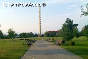 [P06] Coloana Infinitului » foto by Michi
 - 
<span class="allrVoted glyphicon glyphicon-heart hidden" id="av1495184"></span>
<a class="m-l-10 hidden" id="sv1495184" onclick="voting_Foto_DelVot(,1495184,4551)" role="button">șterge vot <span class="glyphicon glyphicon-remove"></span></a>
<a id="v91495184" class=" c-red"  onclick="voting_Foto_SetVot(1495184)" role="button"><span class="glyphicon glyphicon-heart-empty"></span> <b>LIKE</b> = Votează poza</a> <img class="hidden"  id="f1495184W9" src="/imagini/loader.gif" border="0" /><span class="AjErrMes hidden" id="e1495184ErM"></span>