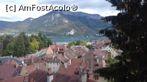 [P03] Orașul, o parte a lacului și masivul Semnoz văzute de pe terasa castelului » foto by Mitica49
 - 
<span class="allrVoted glyphicon glyphicon-heart hidden" id="av1031884"></span>
<a class="m-l-10 hidden" id="sv1031884" onclick="voting_Foto_DelVot(,1031884,4561)" role="button">șterge vot <span class="glyphicon glyphicon-remove"></span></a>
<a id="v91031884" class=" c-red"  onclick="voting_Foto_SetVot(1031884)" role="button"><span class="glyphicon glyphicon-heart-empty"></span> <b>LIKE</b> = Votează poza</a> <img class="hidden"  id="f1031884W9" src="/imagini/loader.gif" border="0" /><span class="AjErrMes hidden" id="e1031884ErM"></span>