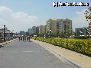 [P19] Sunny Beach: aleea pentru plimbare din fata hotelurilor dinspre nordul statiunii.  » foto by Nicu V
 - 
<span class="allrVoted glyphicon glyphicon-heart hidden" id="av402249"></span>
<a class="m-l-10 hidden" id="sv402249" onclick="voting_Foto_DelVot(,402249,4590)" role="button">șterge vot <span class="glyphicon glyphicon-remove"></span></a>
<a id="v9402249" class=" c-red"  onclick="voting_Foto_SetVot(402249)" role="button"><span class="glyphicon glyphicon-heart-empty"></span> <b>LIKE</b> = Votează poza</a> <img class="hidden"  id="f402249W9" src="/imagini/loader.gif" border="0" /><span class="AjErrMes hidden" id="e402249ErM"></span>