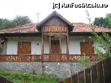 [P02] Una dintre putinele case care mai pastreaza arhitectura traditionala. » foto by ela7
 - 
<span class="allrVoted glyphicon glyphicon-heart hidden" id="av270515"></span>
<a class="m-l-10 hidden" id="sv270515" onclick="voting_Foto_DelVot(,270515,4602)" role="button">șterge vot <span class="glyphicon glyphicon-remove"></span></a>
<a id="v9270515" class=" c-red"  onclick="voting_Foto_SetVot(270515)" role="button"><span class="glyphicon glyphicon-heart-empty"></span> <b>LIKE</b> = Votează poza</a> <img class="hidden"  id="f270515W9" src="/imagini/loader.gif" border="0" /><span class="AjErrMes hidden" id="e270515ErM"></span>