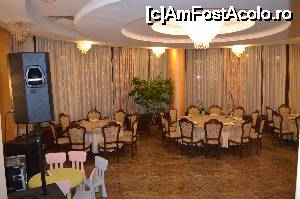 [P07] restaurantul de la parterul hotelului » foto by zake
 - 
<span class="allrVoted glyphicon glyphicon-heart hidden" id="av698319"></span>
<a class="m-l-10 hidden" id="sv698319" onclick="voting_Foto_DelVot(,698319,4617)" role="button">șterge vot <span class="glyphicon glyphicon-remove"></span></a>
<a id="v9698319" class=" c-red"  onclick="voting_Foto_SetVot(698319)" role="button"><span class="glyphicon glyphicon-heart-empty"></span> <b>LIKE</b> = Votează poza</a> <img class="hidden"  id="f698319W9" src="/imagini/loader.gif" border="0" /><span class="AjErrMes hidden" id="e698319ErM"></span>