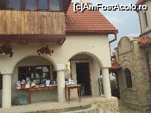 [P11] magazinul bisericesc de la ioan casian » foto by Dan&Ema
 - 
<span class="allrVoted glyphicon glyphicon-heart hidden" id="av648742"></span>
<a class="m-l-10 hidden" id="sv648742" onclick="voting_Foto_DelVot(,648742,4623)" role="button">șterge vot <span class="glyphicon glyphicon-remove"></span></a>
<a id="v9648742" class=" c-red"  onclick="voting_Foto_SetVot(648742)" role="button"><span class="glyphicon glyphicon-heart-empty"></span> <b>LIKE</b> = Votează poza</a> <img class="hidden"  id="f648742W9" src="/imagini/loader.gif" border="0" /><span class="AjErrMes hidden" id="e648742ErM"></span>