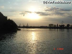 [P68] Dunărea la Brăila, de pe bac » foto by crismis
 - 
<span class="allrVoted glyphicon glyphicon-heart hidden" id="av604298"></span>
<a class="m-l-10 hidden" id="sv604298" onclick="voting_Foto_DelVot(,604298,4623)" role="button">șterge vot <span class="glyphicon glyphicon-remove"></span></a>
<a id="v9604298" class=" c-red"  onclick="voting_Foto_SetVot(604298)" role="button"><span class="glyphicon glyphicon-heart-empty"></span> <b>LIKE</b> = Votează poza</a> <img class="hidden"  id="f604298W9" src="/imagini/loader.gif" border="0" /><span class="AjErrMes hidden" id="e604298ErM"></span>