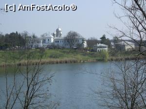 [P01] Mănăstirea Căldărușani - Vedere de peste lac. » foto by iulianic
 - 
<span class="allrVoted glyphicon glyphicon-heart hidden" id="av1215224"></span>
<a class="m-l-10 hidden" id="sv1215224" onclick="voting_Foto_DelVot(,1215224,4638)" role="button">șterge vot <span class="glyphicon glyphicon-remove"></span></a>
<a id="v91215224" class=" c-red"  onclick="voting_Foto_SetVot(1215224)" role="button"><span class="glyphicon glyphicon-heart-empty"></span> <b>LIKE</b> = Votează poza</a> <img class="hidden"  id="f1215224W9" src="/imagini/loader.gif" border="0" /><span class="AjErrMes hidden" id="e1215224ErM"></span>