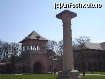 [P12] O imagine cu turnul cu foişor şi o parte din casa de oaspeţi » foto by Costi
 - 
<span class="allrVoted glyphicon glyphicon-heart hidden" id="av44396"></span>
<a class="m-l-10 hidden" id="sv44396" onclick="voting_Foto_DelVot(,44396,4638)" role="button">șterge vot <span class="glyphicon glyphicon-remove"></span></a>
<a id="v944396" class=" c-red"  onclick="voting_Foto_SetVot(44396)" role="button"><span class="glyphicon glyphicon-heart-empty"></span> <b>LIKE</b> = Votează poza</a> <img class="hidden"  id="f44396W9" src="/imagini/loader.gif" border="0" /><span class="AjErrMes hidden" id="e44396ErM"></span>