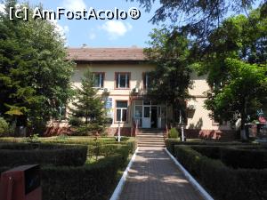 [P02] Orașe românești la Dunăre. Moldova Nouă, primăria.  » foto by iulianic
 - 
<span class="allrVoted glyphicon glyphicon-heart hidden" id="av1126421"></span>
<a class="m-l-10 hidden" id="sv1126421" onclick="voting_Foto_DelVot(,1126421,4656)" role="button">șterge vot <span class="glyphicon glyphicon-remove"></span></a>
<a id="v91126421" class=" c-red"  onclick="voting_Foto_SetVot(1126421)" role="button"><span class="glyphicon glyphicon-heart-empty"></span> <b>LIKE</b> = Votează poza</a> <img class="hidden"  id="f1126421W9" src="/imagini/loader.gif" border="0" /><span class="AjErrMes hidden" id="e1126421ErM"></span>