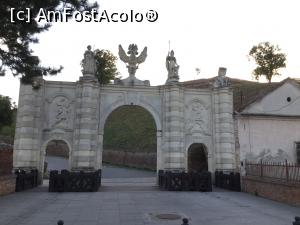 [P05] Cetatea Alba Iulia - Poarta I » foto by mishu
 - 
<span class="allrVoted glyphicon glyphicon-heart hidden" id="av889911"></span>
<a class="m-l-10 hidden" id="sv889911" onclick="voting_Foto_DelVot(,889911,4656)" role="button">șterge vot <span class="glyphicon glyphicon-remove"></span></a>
<a id="v9889911" class=" c-red"  onclick="voting_Foto_SetVot(889911)" role="button"><span class="glyphicon glyphicon-heart-empty"></span> <b>LIKE</b> = Votează poza</a> <img class="hidden"  id="f889911W9" src="/imagini/loader.gif" border="0" /><span class="AjErrMes hidden" id="e889911ErM"></span>