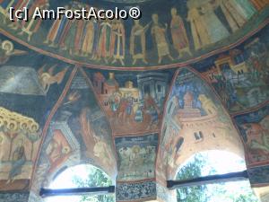 [P69] Biserica Sf. Trei Ierarhi din Filipeștii de Pădure - picturi murale din pridvor de Pârvu Mutu » foto by Carmen Ion
 - 
<span class="allrVoted glyphicon glyphicon-heart hidden" id="av1172690"></span>
<a class="m-l-10 hidden" id="sv1172690" onclick="voting_Foto_DelVot(,1172690,4656)" role="button">șterge vot <span class="glyphicon glyphicon-remove"></span></a>
<a id="v91172690" class=" c-red"  onclick="voting_Foto_SetVot(1172690)" role="button"><span class="glyphicon glyphicon-heart-empty"></span> <b>LIKE</b> = Votează poza</a> <img class="hidden"  id="f1172690W9" src="/imagini/loader.gif" border="0" /><span class="AjErrMes hidden" id="e1172690ErM"></span>