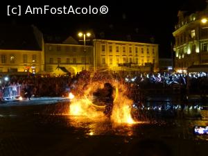 [P15] Sibiu - Lumină și foc în Piața Mare. » foto by tata123 🔱
 - 
<span class="allrVoted glyphicon glyphicon-heart hidden" id="av1162668"></span>
<a class="m-l-10 hidden" id="sv1162668" onclick="voting_Foto_DelVot(,1162668,4656)" role="button">șterge vot <span class="glyphicon glyphicon-remove"></span></a>
<a id="v91162668" class=" c-red"  onclick="voting_Foto_SetVot(1162668)" role="button"><span class="glyphicon glyphicon-heart-empty"></span> <b>LIKE</b> = Votează poza</a> <img class="hidden"  id="f1162668W9" src="/imagini/loader.gif" border="0" /><span class="AjErrMes hidden" id="e1162668ErM"></span>