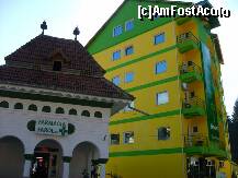 [P03] Hotel Central si farmacia din centru » foto by a_raluk
 - 
<span class="allrVoted glyphicon glyphicon-heart hidden" id="av179604"></span>
<a class="m-l-10 hidden" id="sv179604" onclick="voting_Foto_DelVot(,179604,4666)" role="button">șterge vot <span class="glyphicon glyphicon-remove"></span></a>
<a id="v9179604" class=" c-red"  onclick="voting_Foto_SetVot(179604)" role="button"><span class="glyphicon glyphicon-heart-empty"></span> <b>LIKE</b> = Votează poza</a> <img class="hidden"  id="f179604W9" src="/imagini/loader.gif" border="0" /><span class="AjErrMes hidden" id="e179604ErM"></span>
