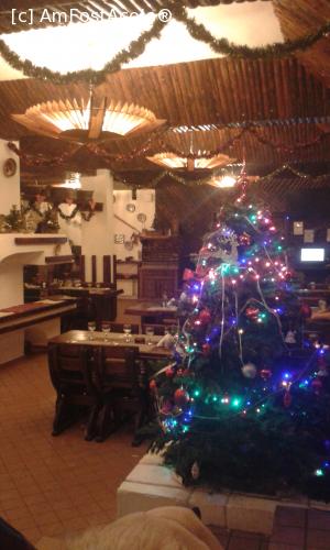 [P14] bradutul si decorul rustic din restaurant » foto by Denisa13
 - 
<span class="allrVoted glyphicon glyphicon-heart hidden" id="av707701"></span>
<a class="m-l-10 hidden" id="sv707701" onclick="voting_Foto_DelVot(,707701,4676)" role="button">șterge vot <span class="glyphicon glyphicon-remove"></span></a>
<a id="v9707701" class=" c-red"  onclick="voting_Foto_SetVot(707701)" role="button"><span class="glyphicon glyphicon-heart-empty"></span> <b>LIKE</b> = Votează poza</a> <img class="hidden"  id="f707701W9" src="/imagini/loader.gif" border="0" /><span class="AjErrMes hidden" id="e707701ErM"></span>