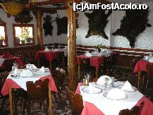 [P11] Aspect din interiorul restaurantului (Salonul Vanatoresc) » foto by Claudiu U.
 - 
<span class="allrVoted glyphicon glyphicon-heart hidden" id="av321623"></span>
<a class="m-l-10 hidden" id="sv321623" onclick="voting_Foto_DelVot(,321623,4696)" role="button">șterge vot <span class="glyphicon glyphicon-remove"></span></a>
<a id="v9321623" class=" c-red"  onclick="voting_Foto_SetVot(321623)" role="button"><span class="glyphicon glyphicon-heart-empty"></span> <b>LIKE</b> = Votează poza</a> <img class="hidden"  id="f321623W9" src="/imagini/loader.gif" border="0" /><span class="AjErrMes hidden" id="e321623ErM"></span>