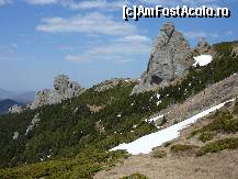 [P12] Privind din saua Tigailor. Prima stanca din dreapta este Turnul Goliat iar in stanga se contureaza valea Babarunca. » foto by Claudiu U.
 - 
<span class="allrVoted glyphicon glyphicon-heart hidden" id="av327926"></span>
<a class="m-l-10 hidden" id="sv327926" onclick="voting_Foto_DelVot(,327926,4696)" role="button">șterge vot <span class="glyphicon glyphicon-remove"></span></a>
<a id="v9327926" class=" c-red"  onclick="voting_Foto_SetVot(327926)" role="button"><span class="glyphicon glyphicon-heart-empty"></span> <b>LIKE</b> = Votează poza</a> <img class="hidden"  id="f327926W9" src="/imagini/loader.gif" border="0" /><span class="AjErrMes hidden" id="e327926ErM"></span>