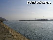 [P05] Motel Continental Portile de Fier - vedere spre o insula pe mijlocul Dunarii, spre malul sarbesc » foto by presario
 - 
<span class="allrVoted glyphicon glyphicon-heart hidden" id="av43500"></span>
<a class="m-l-10 hidden" id="sv43500" onclick="voting_Foto_DelVot(,43500,4697)" role="button">șterge vot <span class="glyphicon glyphicon-remove"></span></a>
<a id="v943500" class=" c-red"  onclick="voting_Foto_SetVot(43500)" role="button"><span class="glyphicon glyphicon-heart-empty"></span> <b>LIKE</b> = Votează poza</a> <img class="hidden"  id="f43500W9" src="/imagini/loader.gif" border="0" /><span class="AjErrMes hidden" id="e43500ErM"></span>