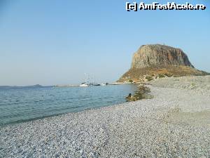 P03 [JUN-2014] Aici este vedere de pe plaja cu pietre din Monemvasia. 