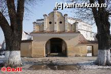 [P04] Vedere spre intrarea în biserica fortificată din Prejmer » foto by Costi
 - 
<span class="allrVoted glyphicon glyphicon-heart hidden" id="av307560"></span>
<a class="m-l-10 hidden" id="sv307560" onclick="voting_Foto_DelVot(,307560,4703)" role="button">șterge vot <span class="glyphicon glyphicon-remove"></span></a>
<a id="v9307560" class=" c-red"  onclick="voting_Foto_SetVot(307560)" role="button"><span class="glyphicon glyphicon-heart-empty"></span> <b>LIKE</b> = Votează poza</a> <img class="hidden"  id="f307560W9" src="/imagini/loader.gif" border="0" /><span class="AjErrMes hidden" id="e307560ErM"></span>