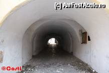 [P07] Galeria de acces în cetatea bisericească din Prejmer, lungă de 32 m. Pe la mijlocul acesteia se află un grilaj din lemn armat cu oţel, care închidea galeria în caz de primejdie. » foto by Costi
 - 
<span class="allrVoted glyphicon glyphicon-heart hidden" id="av307563"></span>
<a class="m-l-10 hidden" id="sv307563" onclick="voting_Foto_DelVot(,307563,4703)" role="button">șterge vot <span class="glyphicon glyphicon-remove"></span></a>
<a id="v9307563" class=" c-red"  onclick="voting_Foto_SetVot(307563)" role="button"><span class="glyphicon glyphicon-heart-empty"></span> <b>LIKE</b> = Votează poza</a> <img class="hidden"  id="f307563W9" src="/imagini/loader.gif" border="0" /><span class="AjErrMes hidden" id="e307563ErM"></span>