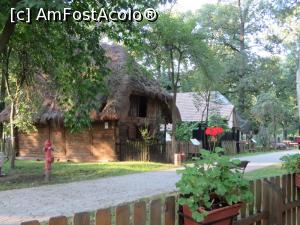 [P03] De pe terasa exterioară privim către casele din Muzeul Satului Bănățean.  » foto by tata123 🔱
 - 
<span class="allrVoted glyphicon glyphicon-heart hidden" id="av795236"></span>
<a class="m-l-10 hidden" id="sv795236" onclick="voting_Foto_DelVot(,795236,4715)" role="button">șterge vot <span class="glyphicon glyphicon-remove"></span></a>
<a id="v9795236" class=" c-red"  onclick="voting_Foto_SetVot(795236)" role="button"><span class="glyphicon glyphicon-heart-empty"></span> <b>LIKE</b> = Votează poza</a> <img class="hidden"  id="f795236W9" src="/imagini/loader.gif" border="0" /><span class="AjErrMes hidden" id="e795236ErM"></span>