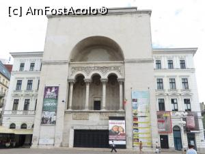 [P17] Un monument important al Timișoarei - Opera Națională Română.  » foto by tata123 🔱
 - 
<span class="allrVoted glyphicon glyphicon-heart hidden" id="av794065"></span>
<a class="m-l-10 hidden" id="sv794065" onclick="voting_Foto_DelVot(,794065,4717)" role="button">șterge vot <span class="glyphicon glyphicon-remove"></span></a>
<a id="v9794065" class=" c-red"  onclick="voting_Foto_SetVot(794065)" role="button"><span class="glyphicon glyphicon-heart-empty"></span> <b>LIKE</b> = Votează poza</a> <img class="hidden"  id="f794065W9" src="/imagini/loader.gif" border="0" /><span class="AjErrMes hidden" id="e794065ErM"></span>