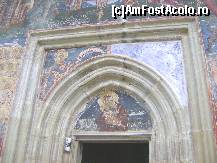 [P13] Manastirea Moldovita - intrrea in biserica si pictura cu Maica Domnului » foto by biancuta
 - 
<span class="allrVoted glyphicon glyphicon-heart hidden" id="av138166"></span>
<a class="m-l-10 hidden" id="sv138166" onclick="voting_Foto_DelVot(,138166,4762)" role="button">șterge vot <span class="glyphicon glyphicon-remove"></span></a>
<a id="v9138166" class=" c-red"  onclick="voting_Foto_SetVot(138166)" role="button"><span class="glyphicon glyphicon-heart-empty"></span> <b>LIKE</b> = Votează poza</a> <img class="hidden"  id="f138166W9" src="/imagini/loader.gif" border="0" /><span class="AjErrMes hidden" id="e138166ErM"></span>