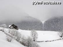 [P10] sat Pestere in nord -  incercam sa vedem muntii Piatra Craiului, numai sa se fi ridicat cortina de nori. » foto by cc_iordachescu
 - 
<span class="allrVoted glyphicon glyphicon-heart hidden" id="av45010"></span>
<a class="m-l-10 hidden" id="sv45010" onclick="voting_Foto_DelVot(,45010,4764)" role="button">șterge vot <span class="glyphicon glyphicon-remove"></span></a>
<a id="v945010" class=" c-red"  onclick="voting_Foto_SetVot(45010)" role="button"><span class="glyphicon glyphicon-heart-empty"></span> <b>LIKE</b> = Votează poza</a> <img class="hidden"  id="f45010W9" src="/imagini/loader.gif" border="0" /><span class="AjErrMes hidden" id="e45010ErM"></span>