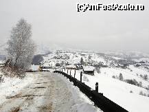 [P12] satul Pestera aprope in totalitate vazut de pe drumul principal, spre Magura. undeva in colt in dreapta stateam noi. » foto by cc_iordachescu
 - 
<span class="allrVoted glyphicon glyphicon-heart hidden" id="av45017"></span>
<a class="m-l-10 hidden" id="sv45017" onclick="voting_Foto_DelVot(,45017,4764)" role="button">șterge vot <span class="glyphicon glyphicon-remove"></span></a>
<a id="v945017" class=" c-red"  onclick="voting_Foto_SetVot(45017)" role="button"><span class="glyphicon glyphicon-heart-empty"></span> <b>LIKE</b> = Votează poza</a> <img class="hidden"  id="f45017W9" src="/imagini/loader.gif" border="0" /><span class="AjErrMes hidden" id="e45017ErM"></span>