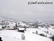 [P13] sat Pestera vazut de sus, perspectiva sud-est, spre Rasnov, Brasov. » foto by cc_iordachescu
 - 
<span class="allrVoted glyphicon glyphicon-heart hidden" id="av45020"></span>
<a class="m-l-10 hidden" id="sv45020" onclick="voting_Foto_DelVot(,45020,4764)" role="button">șterge vot <span class="glyphicon glyphicon-remove"></span></a>
<a id="v945020" class=" c-red"  onclick="voting_Foto_SetVot(45020)" role="button"><span class="glyphicon glyphicon-heart-empty"></span> <b>LIKE</b> = Votează poza</a> <img class="hidden"  id="f45020W9" src="/imagini/loader.gif" border="0" /><span class="AjErrMes hidden" id="e45020ErM"></span>