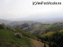 [P22] sat Pestera vazut din nord - culmea principala, cu scoala, biserica, birtul ... si pestera Liliecilor, la 15 min de biserica; in perspectiva M-tii Bucegi. » foto by cc_iordachescu
 - 
<span class="allrVoted glyphicon glyphicon-heart hidden" id="av45057"></span>
<a class="m-l-10 hidden" id="sv45057" onclick="voting_Foto_DelVot(,45057,4764)" role="button">șterge vot <span class="glyphicon glyphicon-remove"></span></a>
<a id="v945057" class=" c-red"  onclick="voting_Foto_SetVot(45057)" role="button"><span class="glyphicon glyphicon-heart-empty"></span> <b>LIKE</b> = Votează poza</a> <img class="hidden"  id="f45057W9" src="/imagini/loader.gif" border="0" /><span class="AjErrMes hidden" id="e45057ErM"></span>